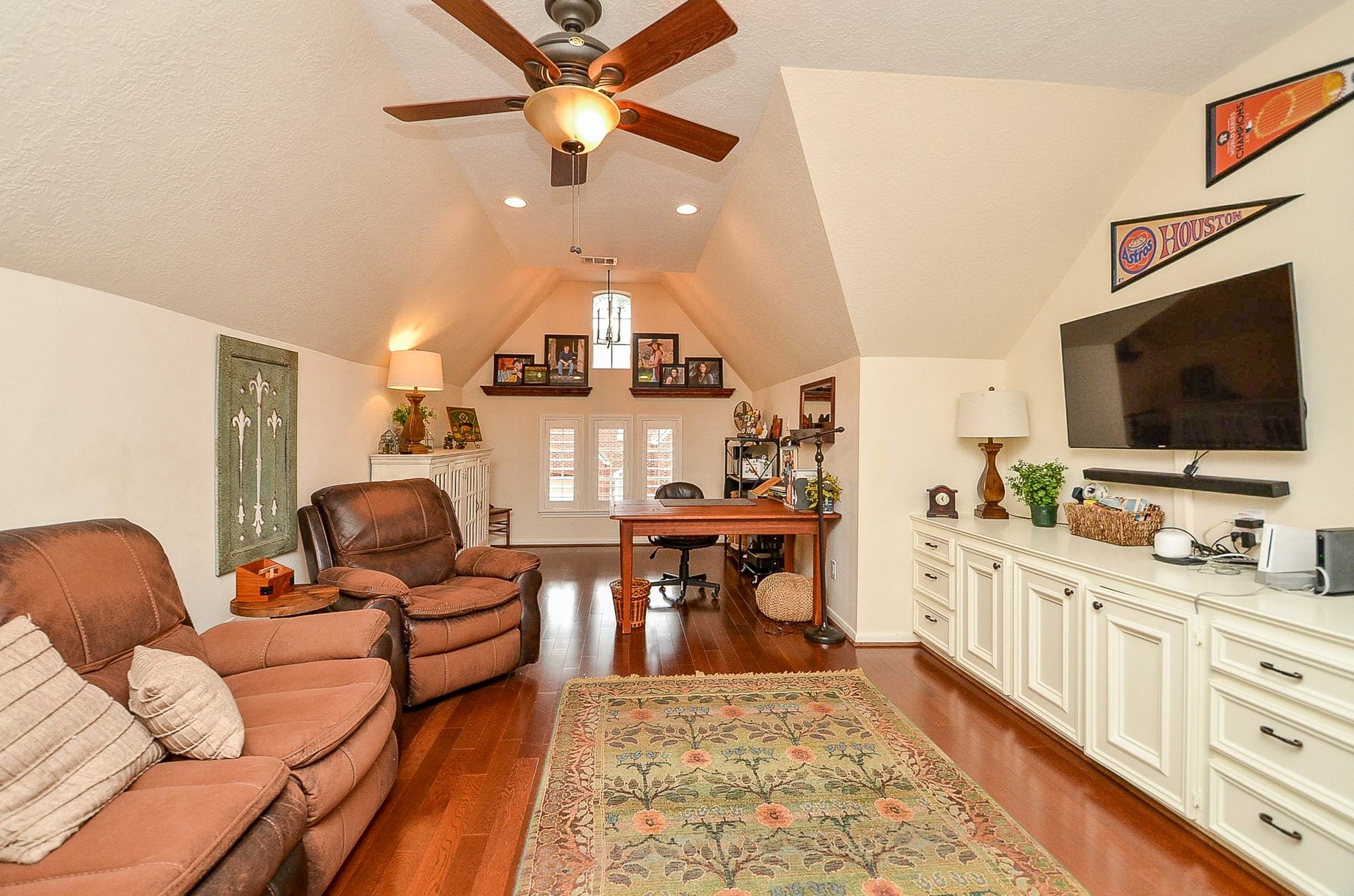 19 Ambleside Crescent Drive, Sugar Land, TX 77479 19 Ambleside Crescent Drive, Sugar Land, TX 77479