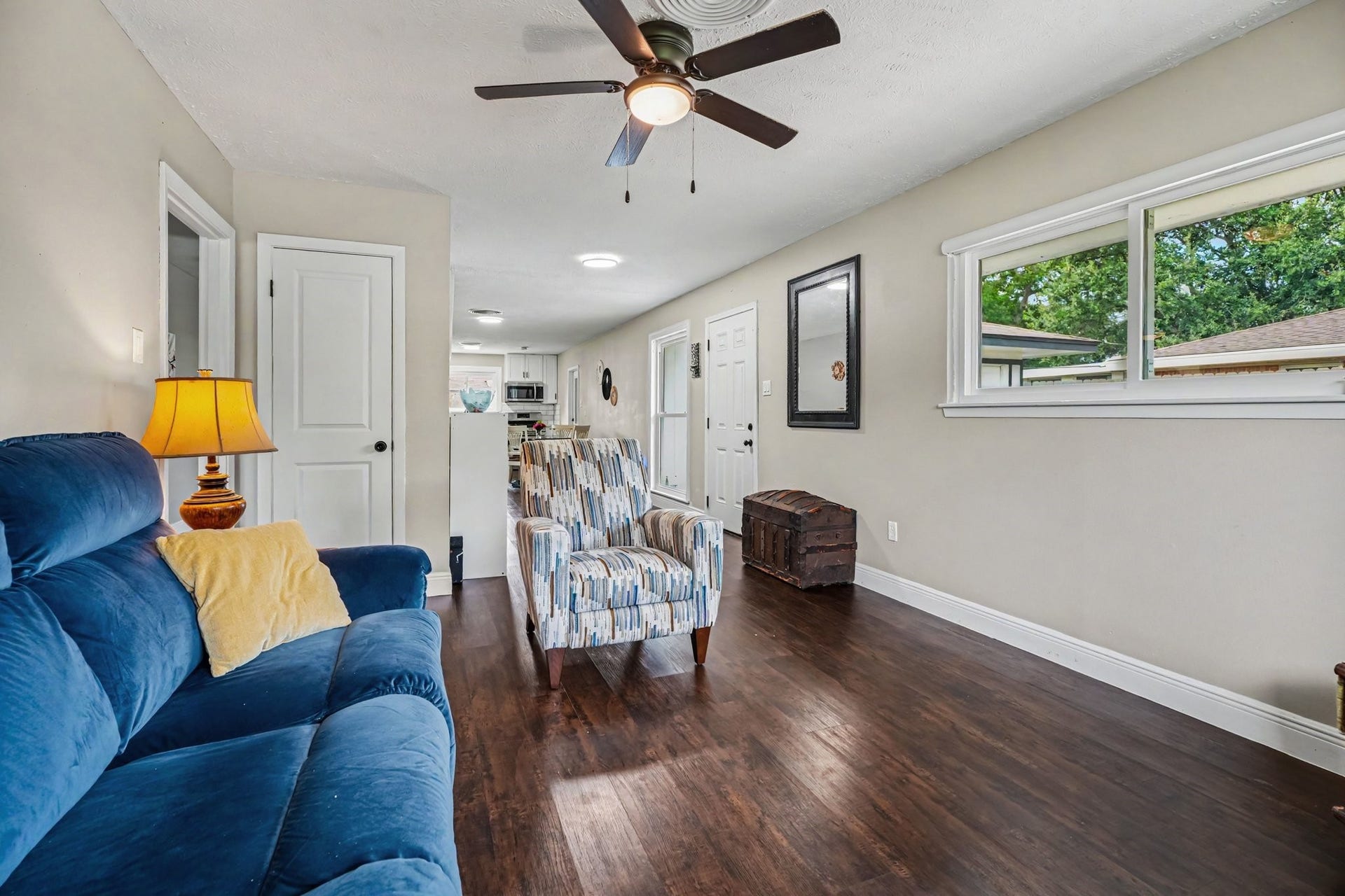 1317 N Natchez Drive, Texas City, TX 77591 Bright and inviting living area