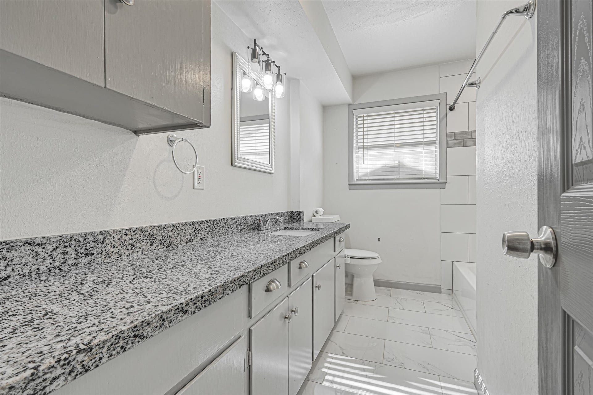 209 W 6th Street, Deer Park, TX 77536 This hall bath offers abundant counter space and ample storage, combining functionality with style.