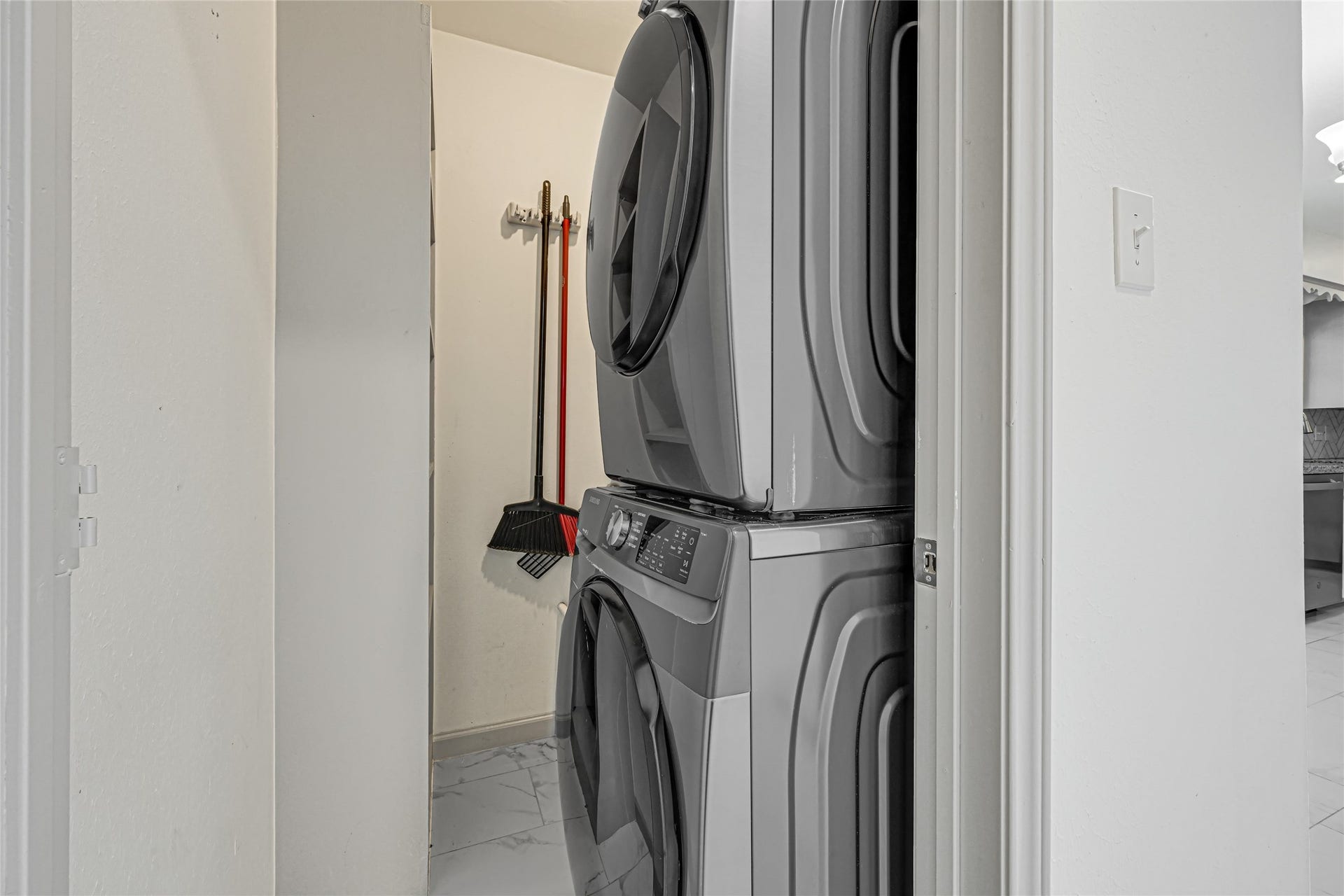 209 W 6th Street, Deer Park, TX 77536 Enjoy the ease and convenience of a dedicated in-home laundry area that transforms chore time into a breeze.