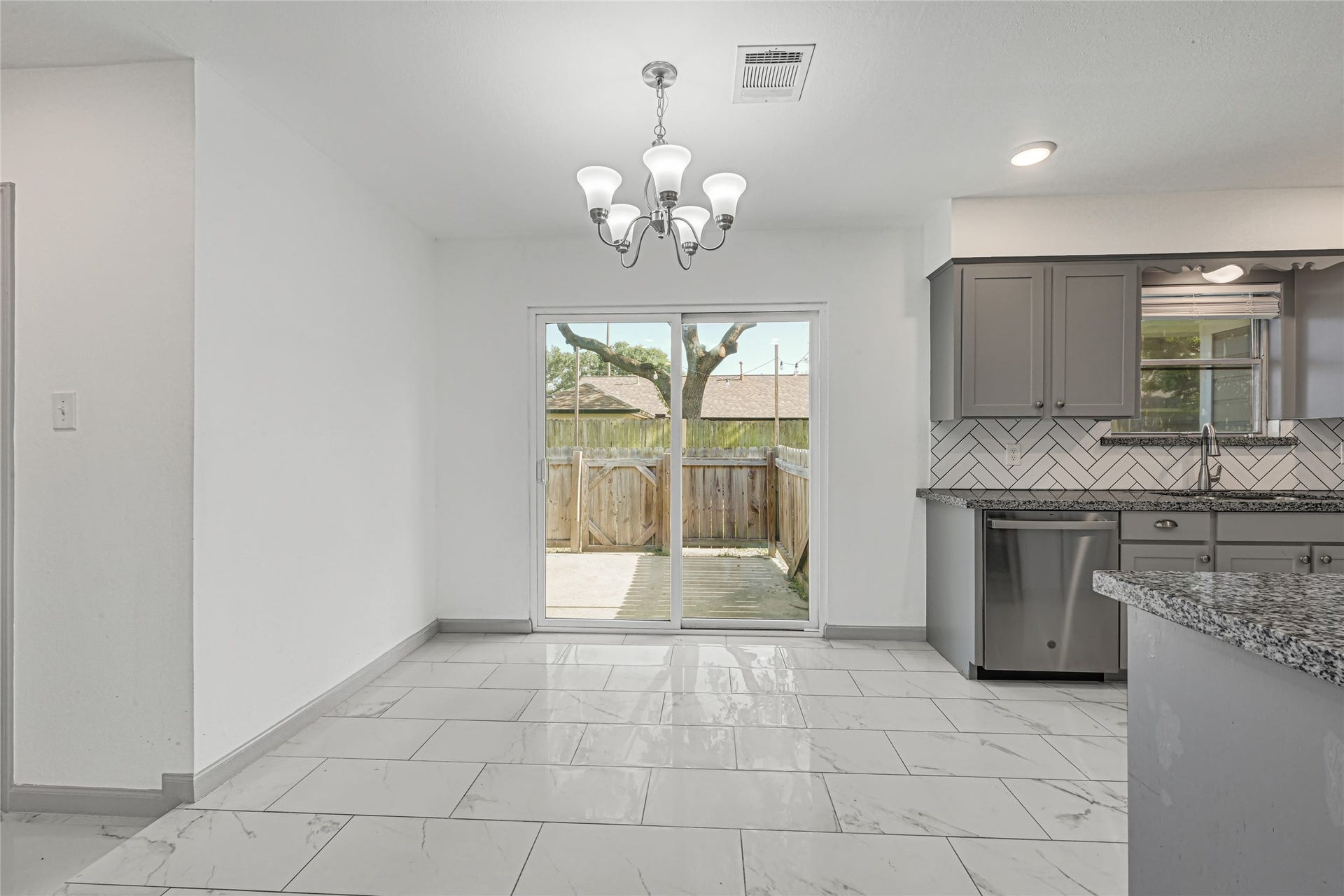 209 W 6th Street, Deer Park, TX 77536 Bright breakfast area with charming views of the backyard and access to the enclosed patio, perfect for relaxed mornings.
