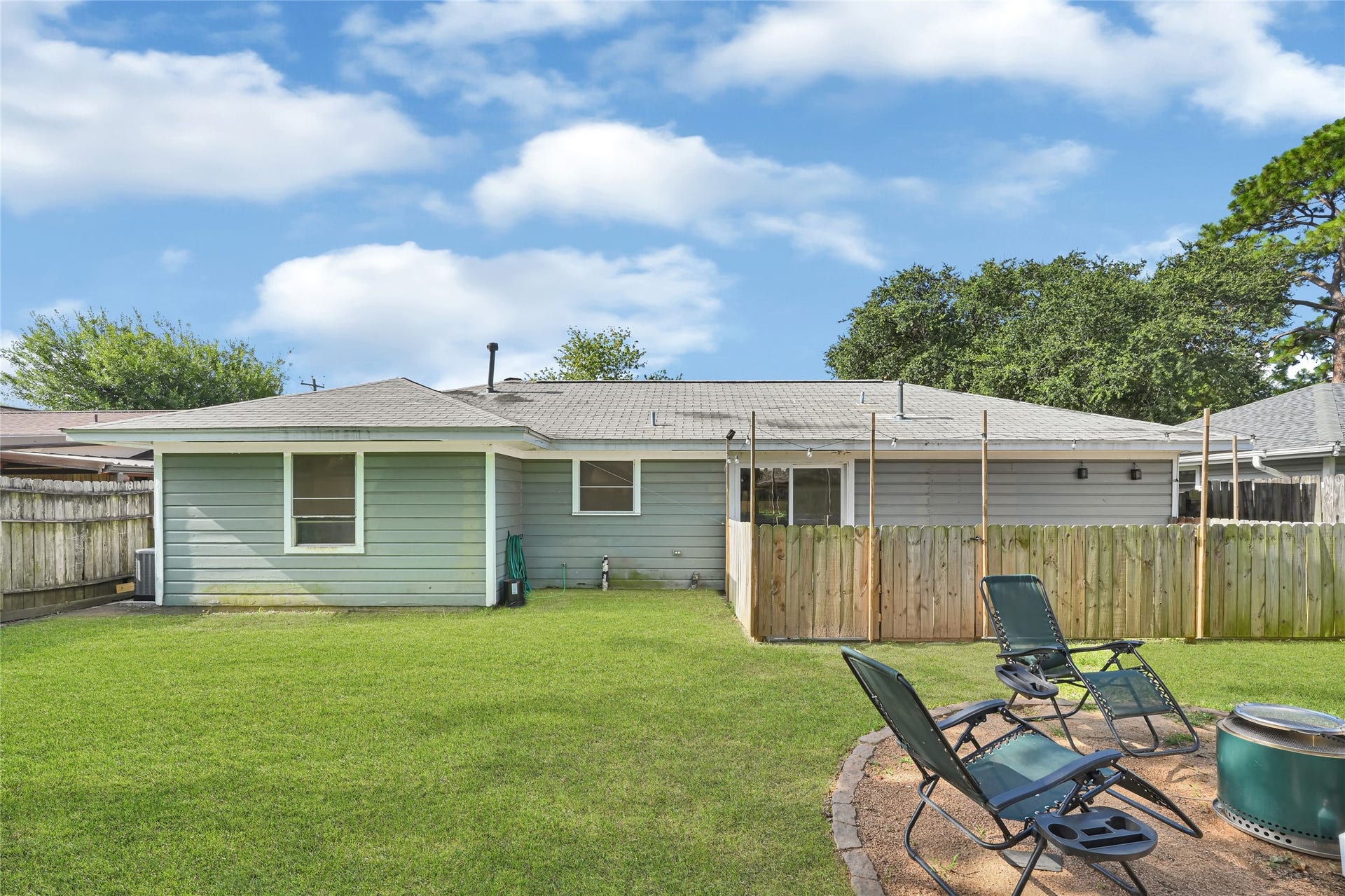 209 W 6th Street, Deer Park, TX 77536 Expansive backyard perfect for relaxing or hosting unforgettable gatherings.