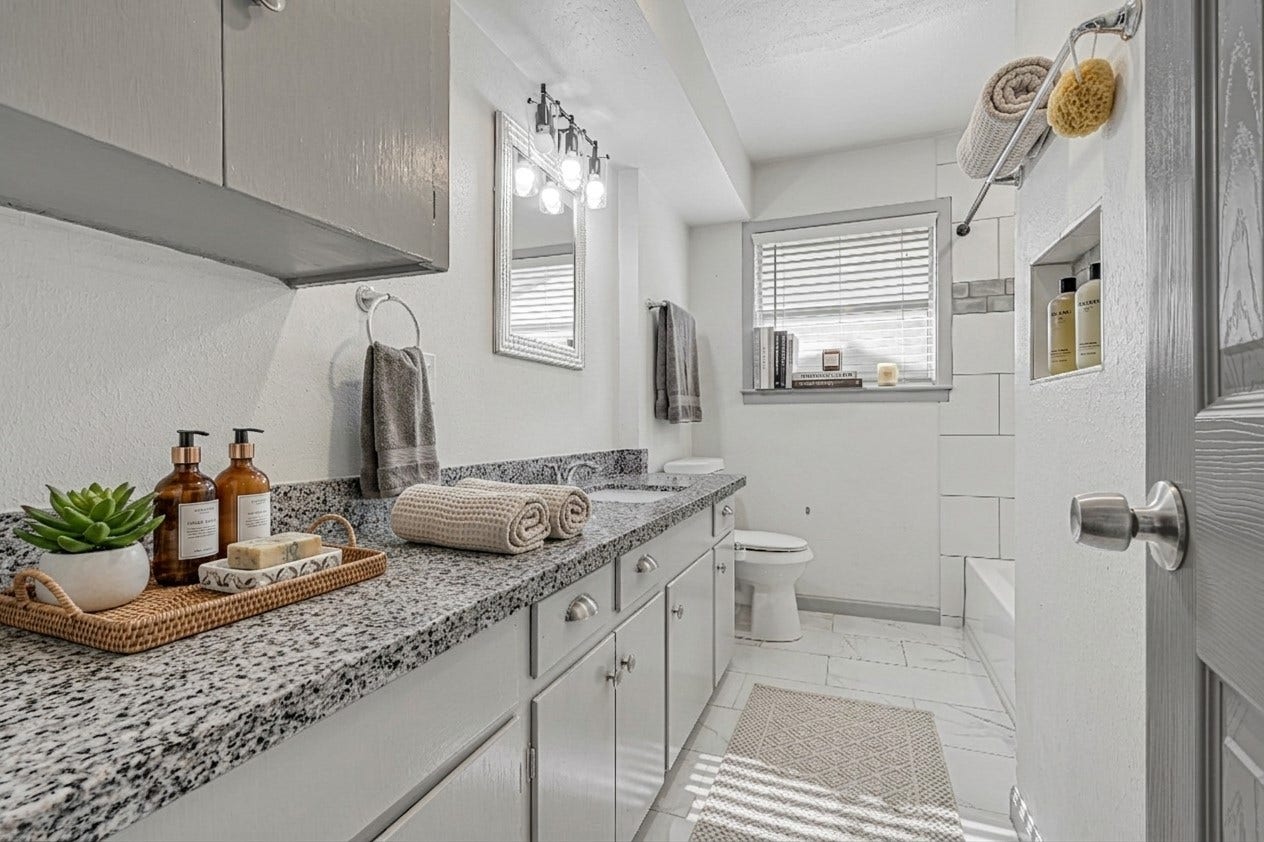 209 W 6th Street, Deer Park, TX 77536 Virtually staged