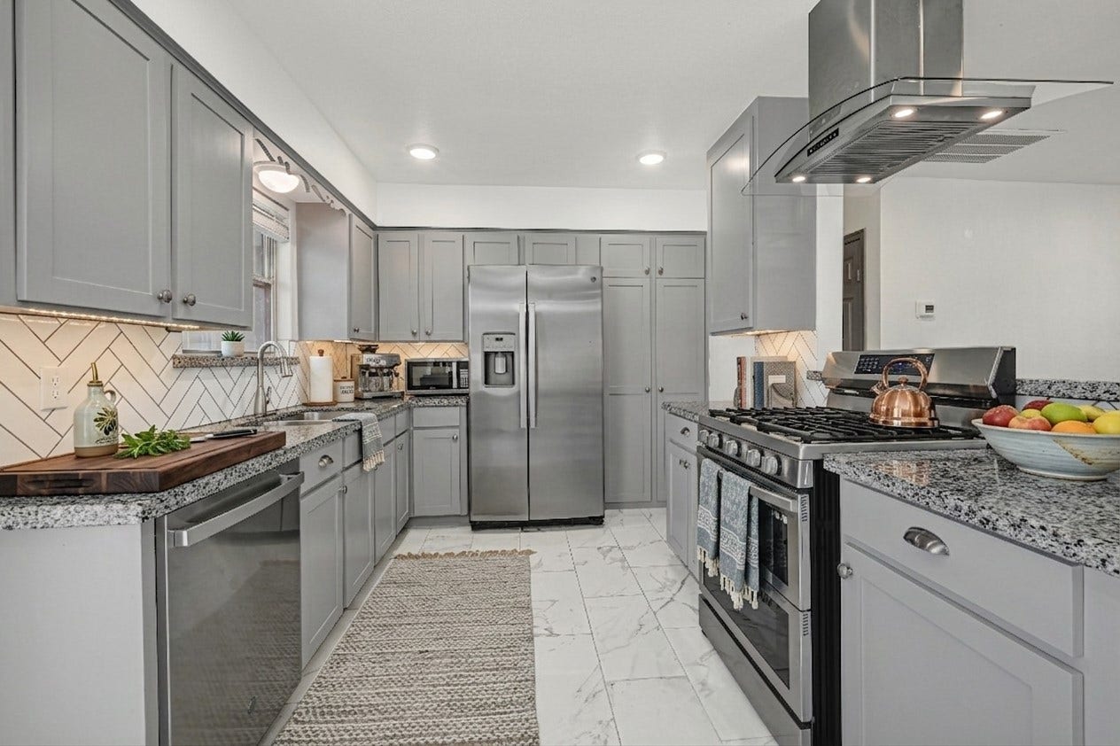 209 W 6th Street, Deer Park, TX 77536 Virtually staged