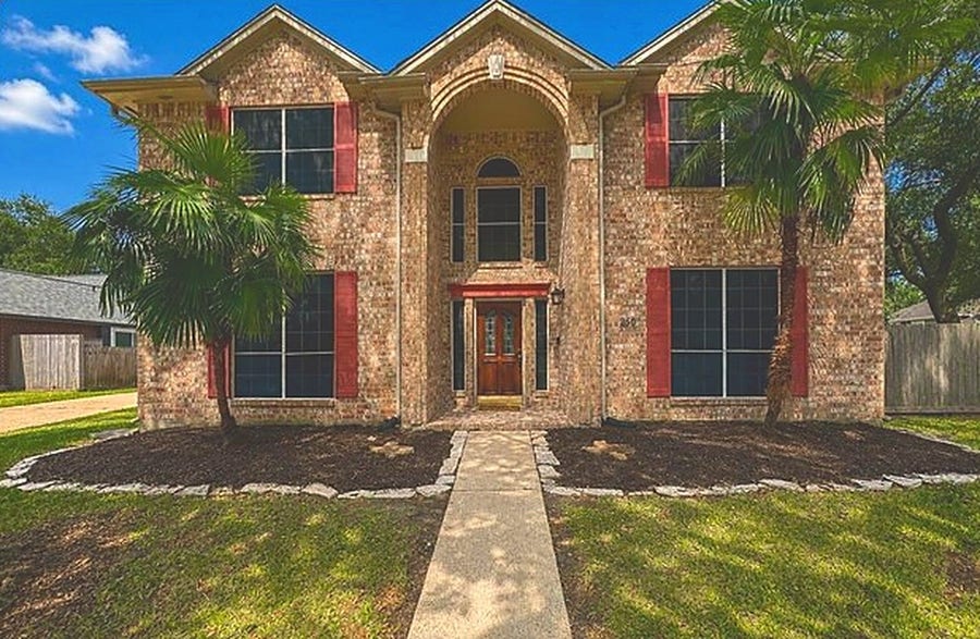 Property photo for 1250 Hunter Wood Drive, League City, TX