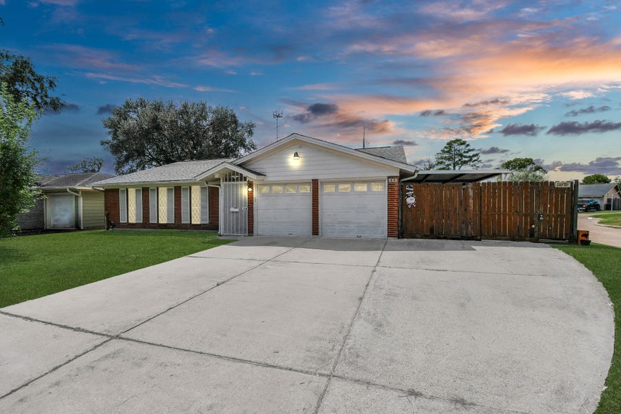 Property photo for 530 Westshire Drive, Houston, TX