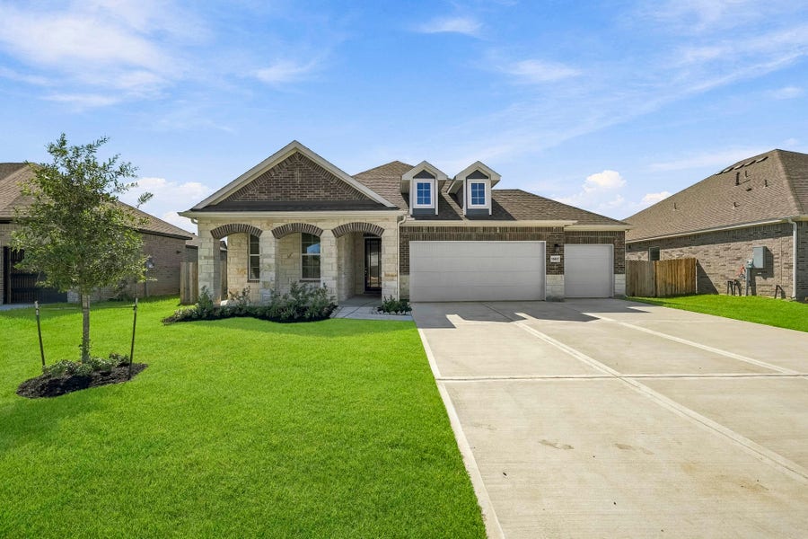 Property photo for 1597 Elm Court, Angleton, TX