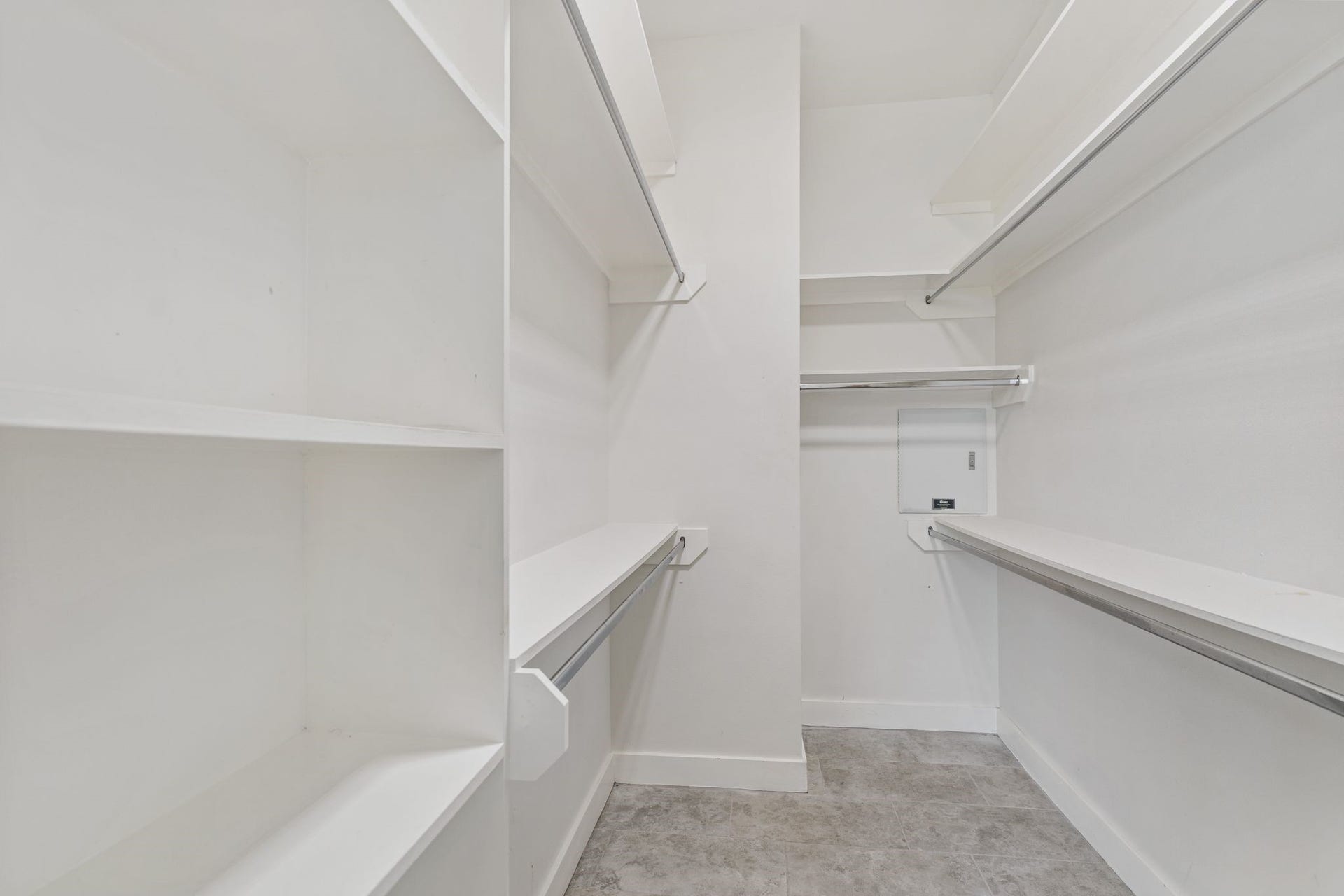 1005 Bingham Street, #5, Houston, TX 77007 Spacious primary walk-in closet with built-in shelving and hanging rods along multiple walls for convenient storage.