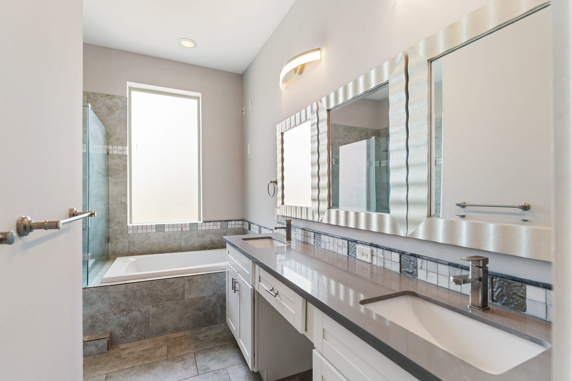 1005 Bingham Street, #5, Houston, TX 77007 Primary bathroom featuring dual sinks and a long vanity with ample counter space.