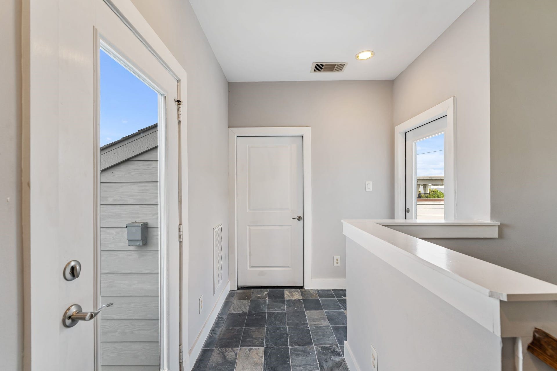 1005 Bingham Street, #5, Houston, TX 77007 Fourth-floor landing leading to the outdoor entertaining space.