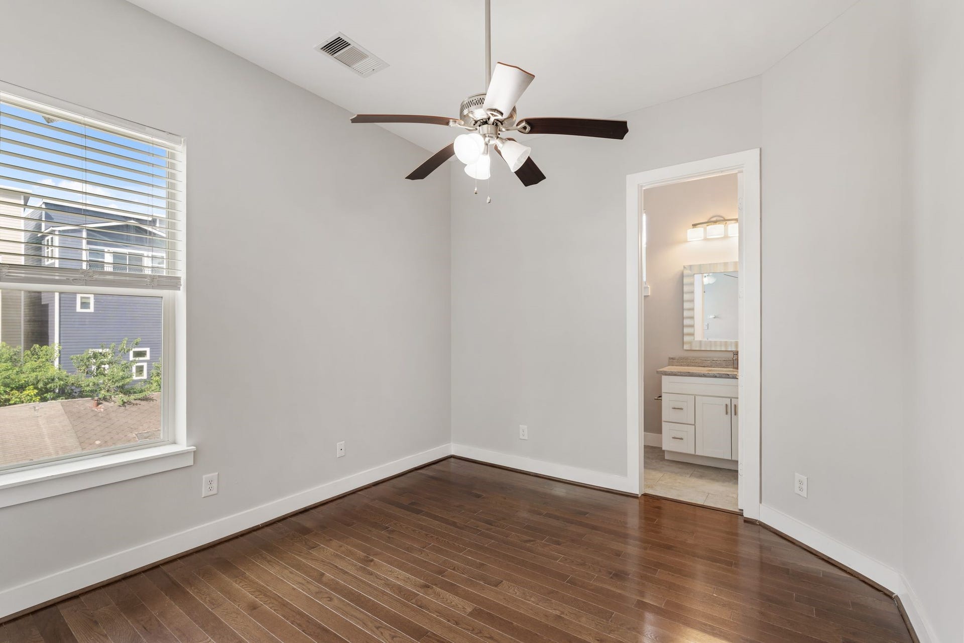 1005 Bingham Street, #5, Houston, TX 77007 Third floor secondary bedroom