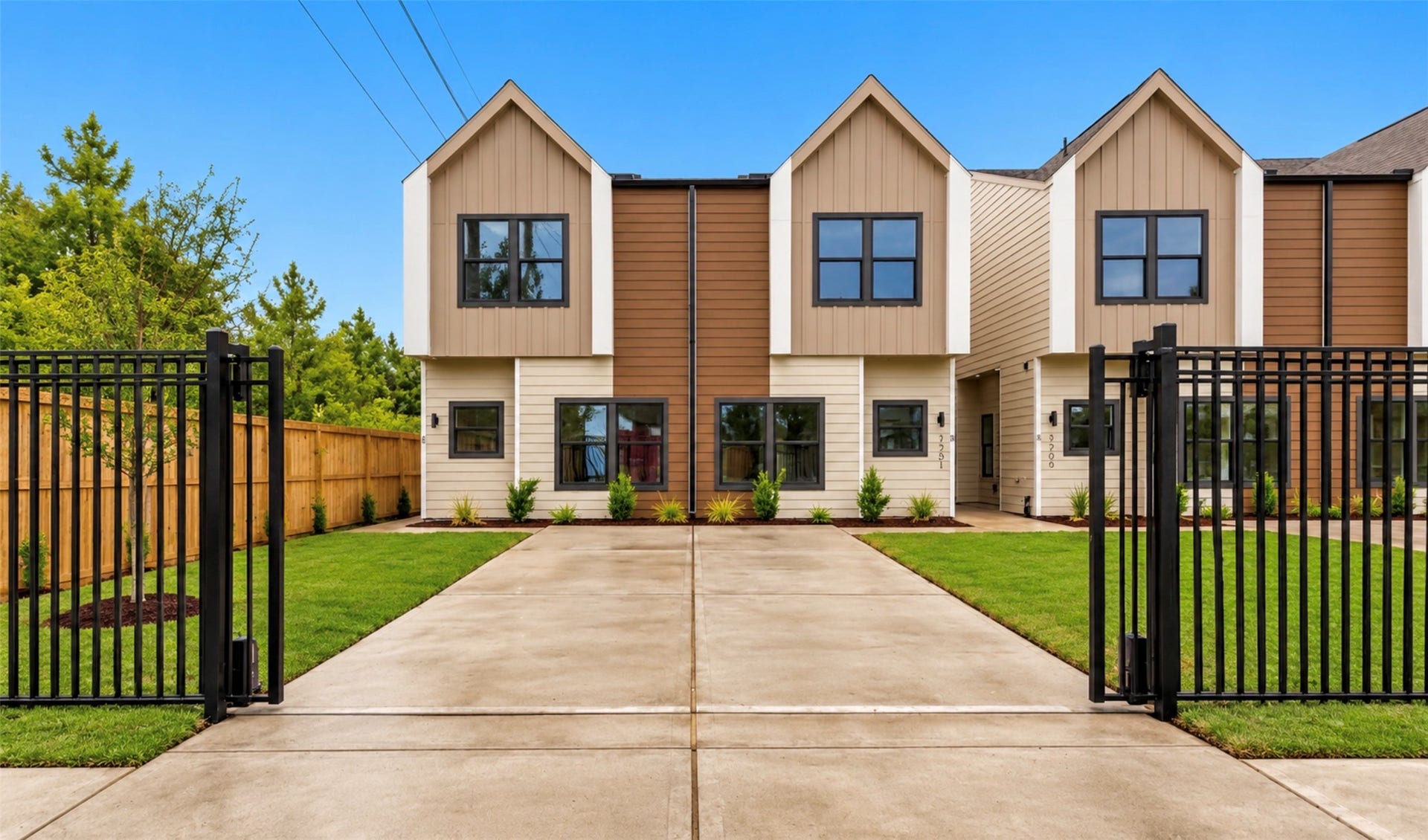 3205 Berry Street, #A/B, Houston, TX 77004 Front entrance of the duplexes that has a privacy gate