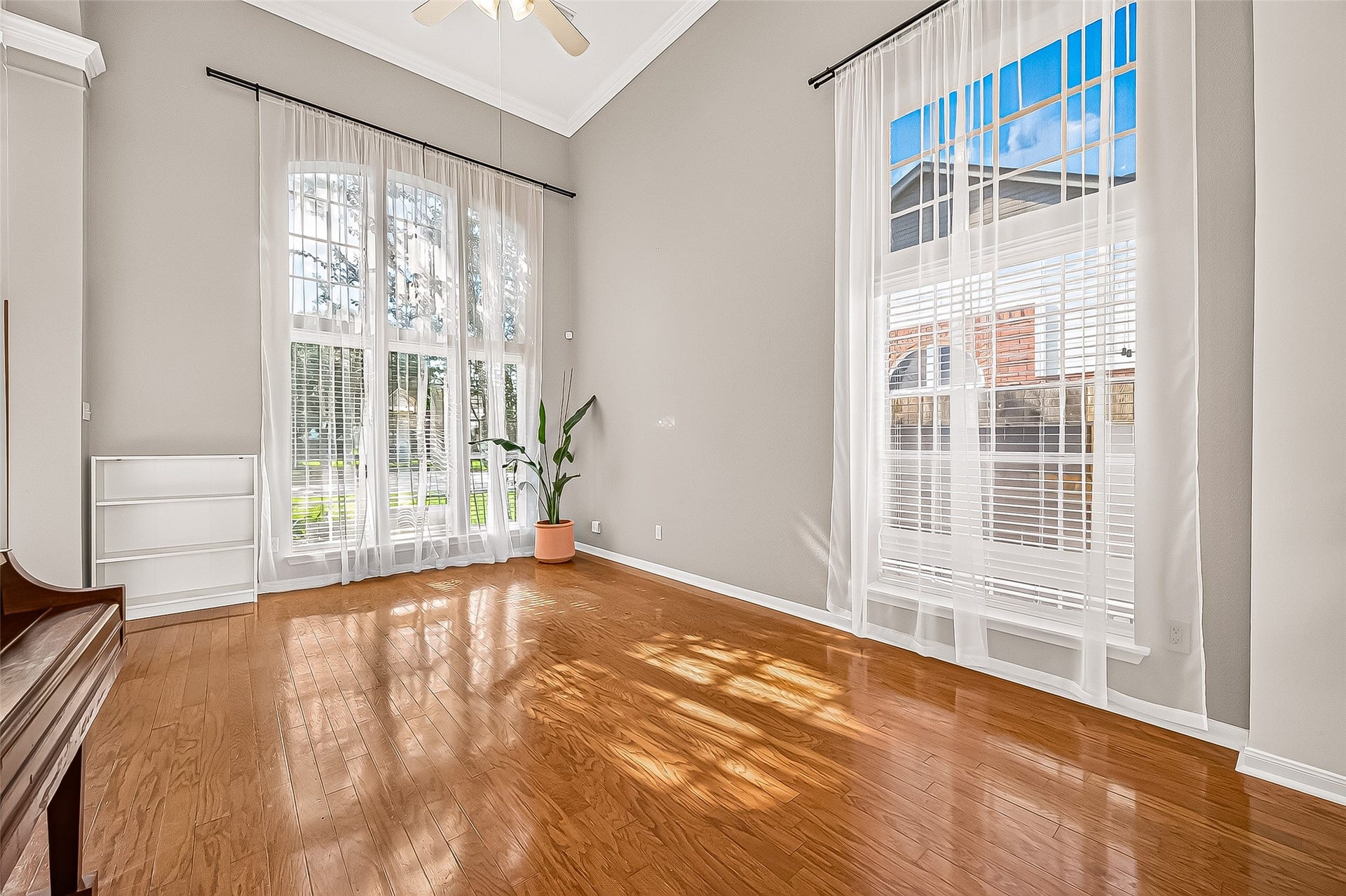 7406 Pleasant Ridge Drive, Houston, TX 77095 elegant living room, Perfect for hosting or relaxing