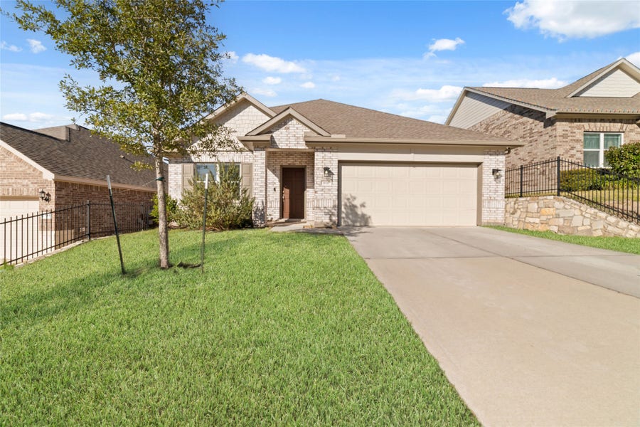 Property photo for 919 Golden Willow Lane, Conroe, TX
