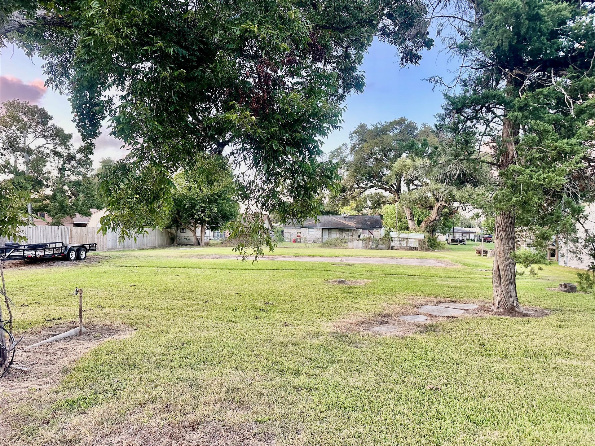 348 Hinken Street, Clute, TX 77531 348 Hinken Street, Clute, TX 77531