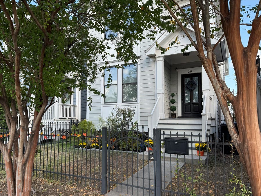 Property photo for 201 W 24th Street, Houston, TX