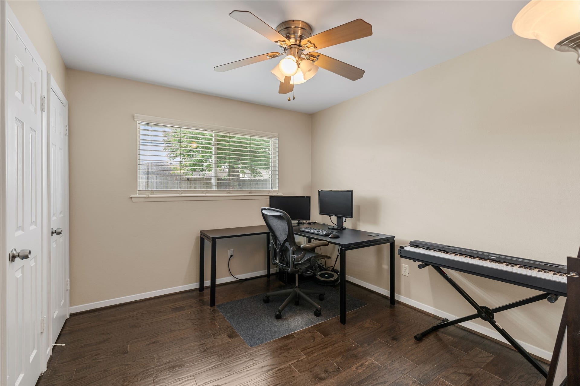 2302 Willowby Drive, Houston, TX 77008 3rd secondary bedroom with natural light, hardwood floors, and a reach-in closet.