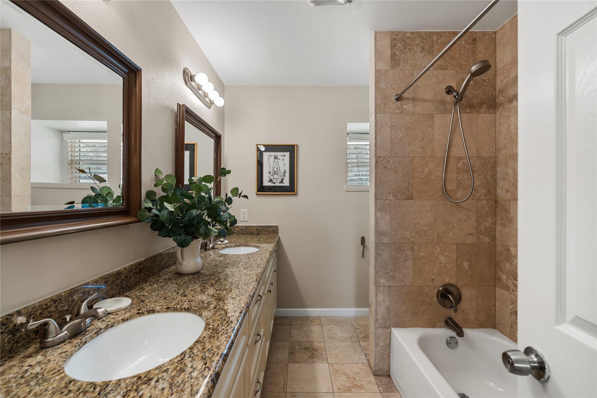 2302 Willowby Drive, Houston, TX 77008 Guest bath conventiently located across from the two secondary bedrooms with double sinks, granite countertops, and a tub/shower combo.