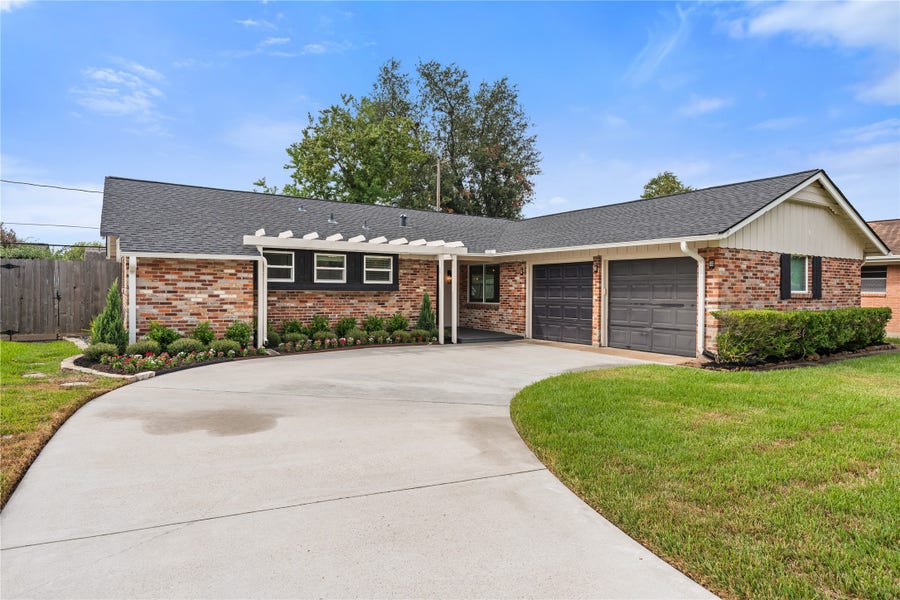 Property photo for 2302 Willowby Drive, Houston, TX