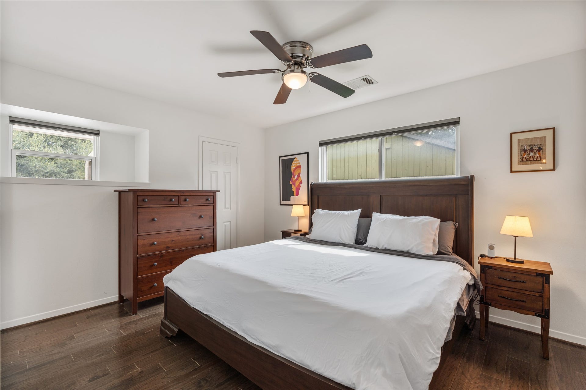 2302 Willowby Drive, Houston, TX 77008 Primary bedroom tucked into the back of the home with ample natural light, walk-in closet and ensuite bath.