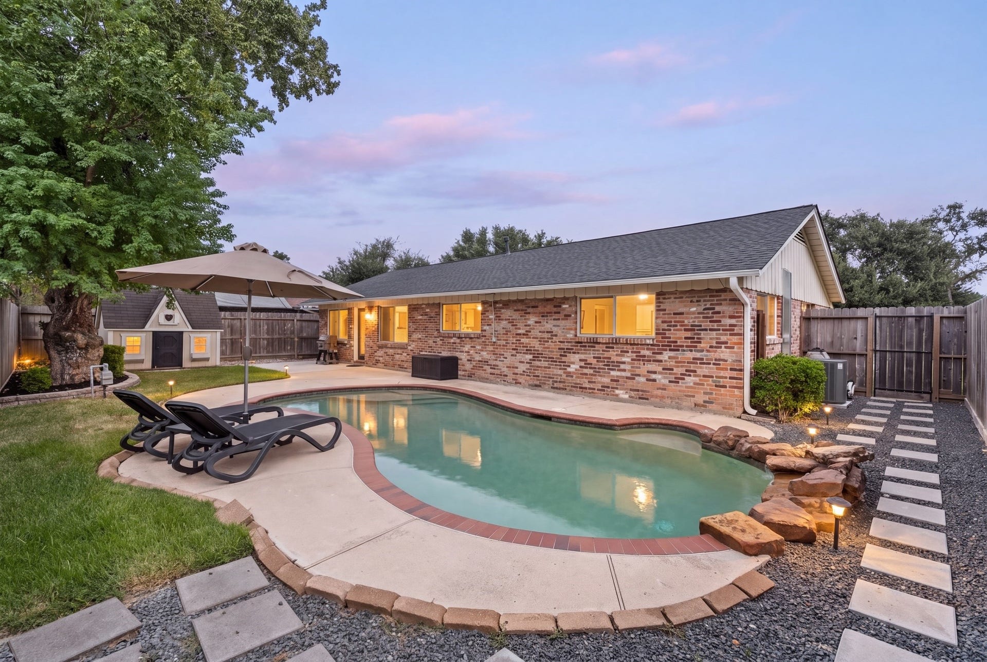 2302 Willowby Drive, Houston, TX 77008 From hot Houston afternoons by the pool to quiet evenings at home, this backyard was made to be enjoyed.