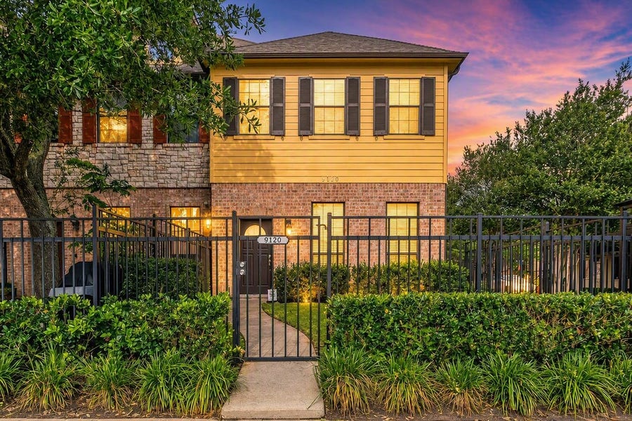 Property photo for 9120 Lakes At 610 Drive, Houston, TX