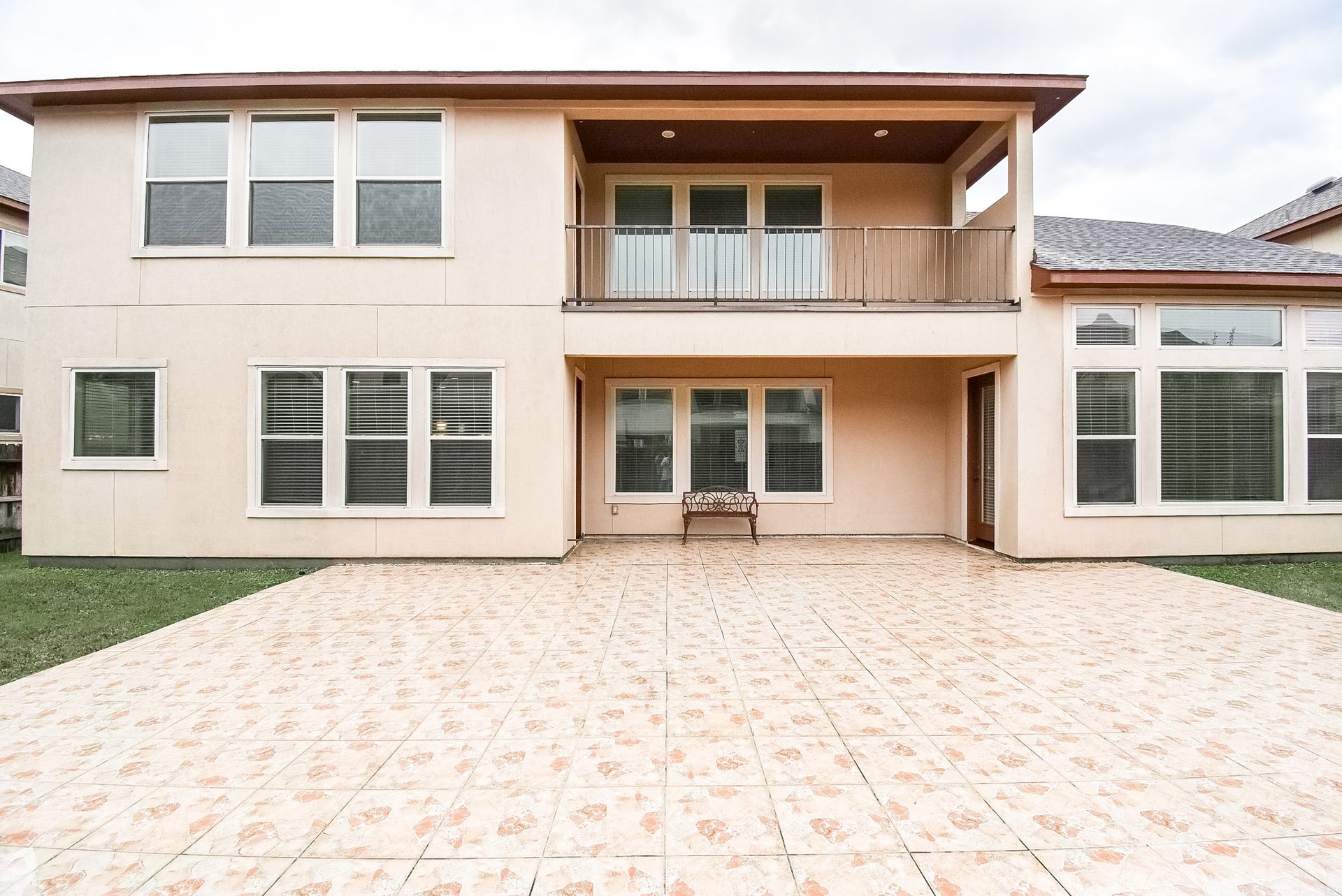 7711 Reseda Street, Sugar Land, TX 77479 The rear patio features a mix of shaded and open-air lounge space, perfect for large summer celebrations.