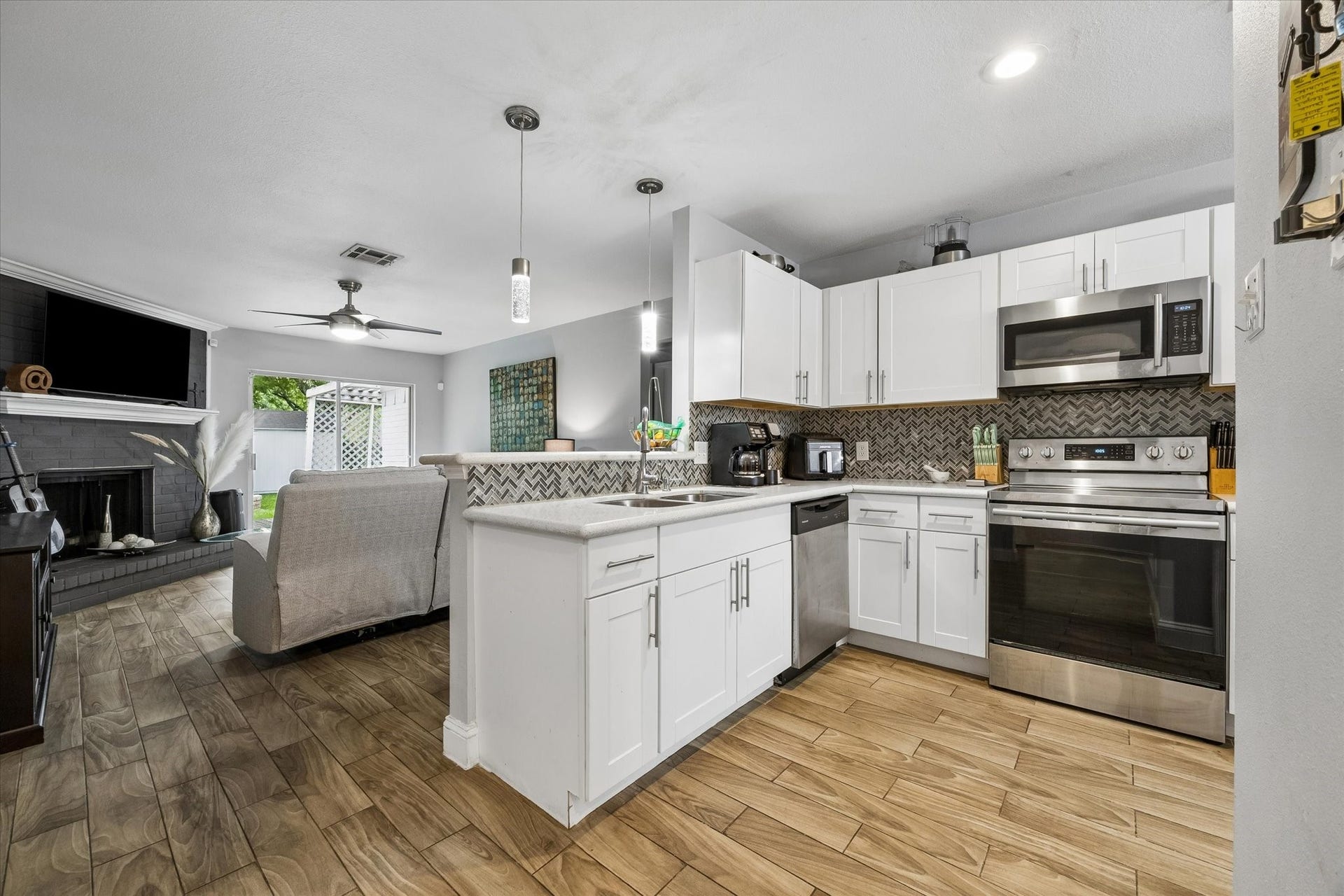 2907 Arkansas Avenue, Dickinson, TX 77539 2907 Arkansas Avenue, Dickinson, TX 77539