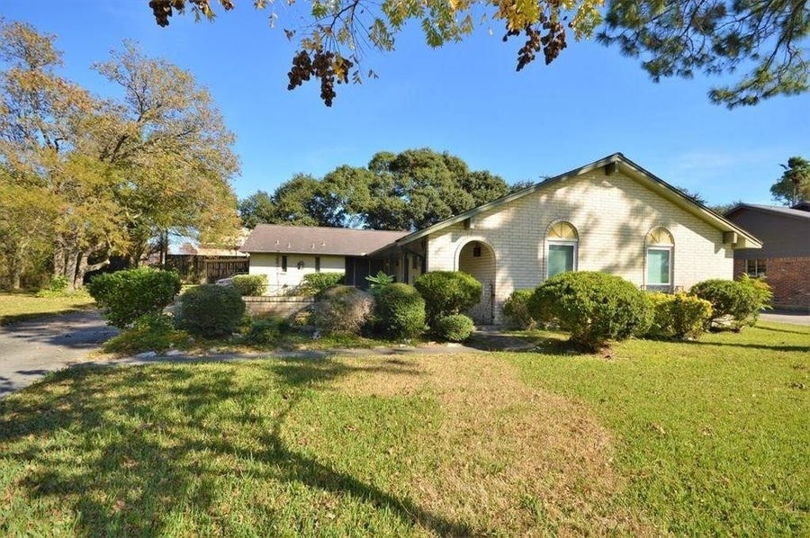 Property photo for 114 Lafayette Lane, League City, TX