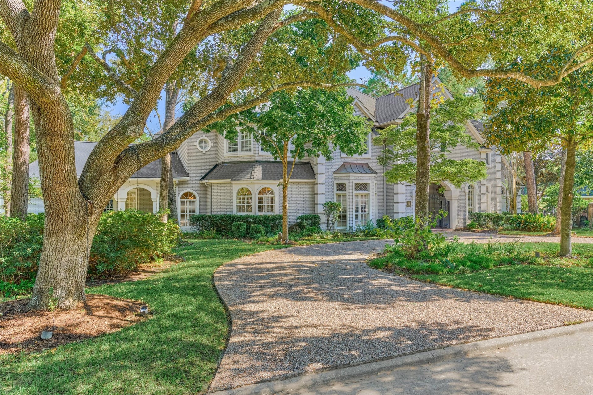 26 S Brokenfern Drive, The Woodlands, TX 77380 26 S Brokenfern Drive, The Woodlands, TX 77380
