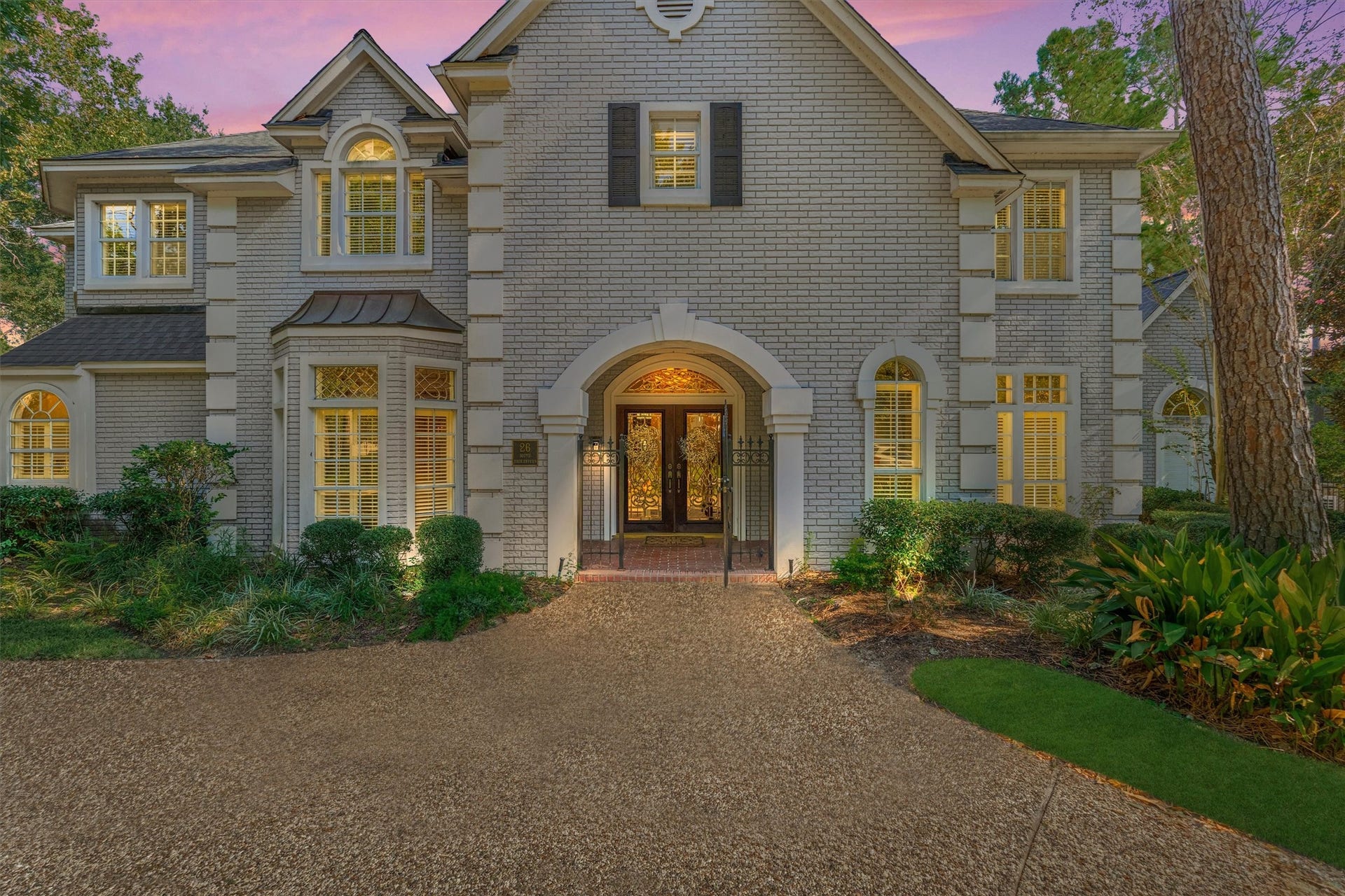 26 S Brokenfern Drive, The Woodlands, TX 77380 There is too much to see in photos alone. From the library and chefs kitchen to the sunroom, spa, and patios, this Grogans Mill home has to be experienced in person. Call today to schedule your private showing.