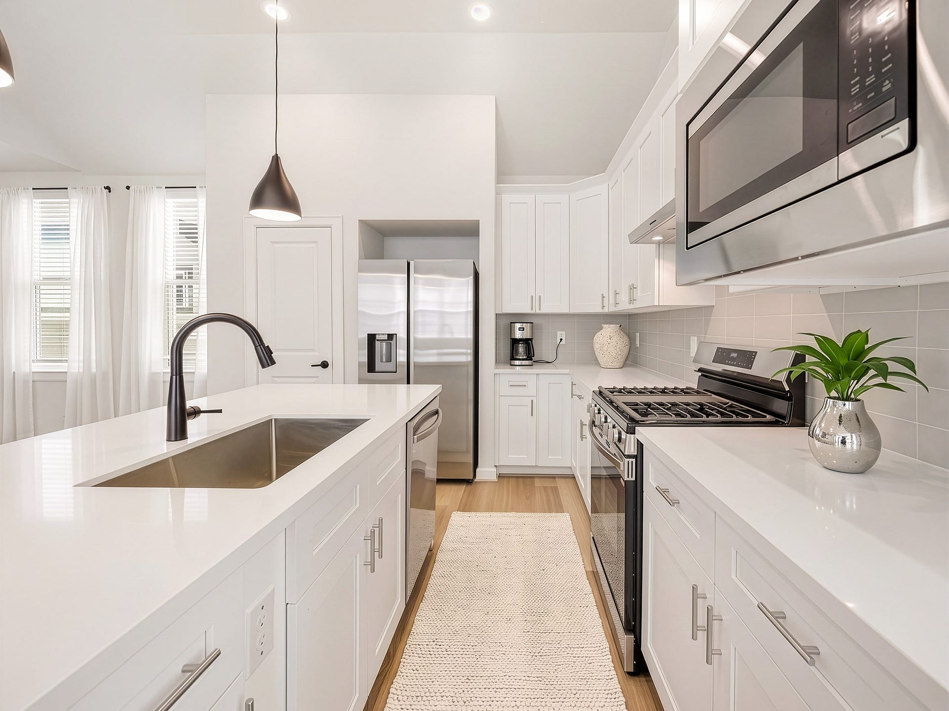 13 & 17 Fulton Row Lane, Houston, TX 77076 Kitchen Area