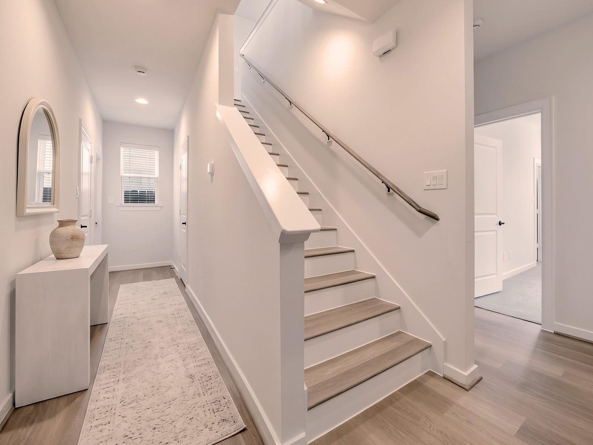 13 & 17 Fulton Row Lane, Houston, TX 77076 Entry and Foyer Area