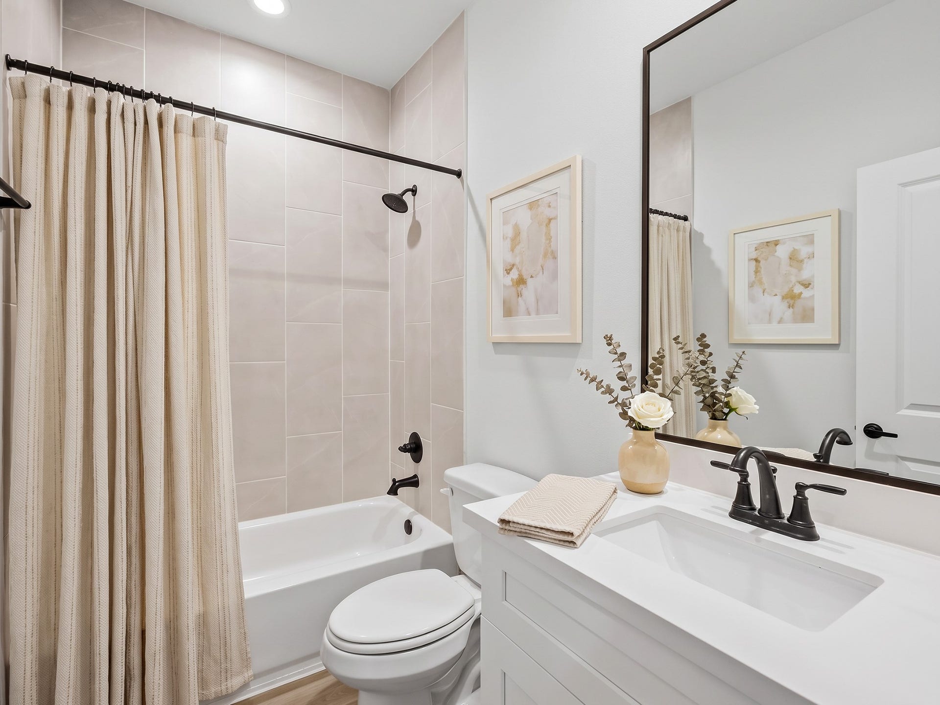 13 & 17 Fulton Row Lane, Houston, TX 77076 1st Floor Full Bathroom