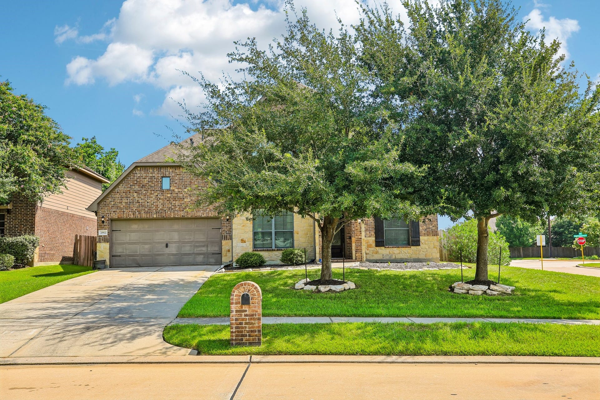 20922 Warwickshire Drive, Tomball, TX 77375 Welcome to 20922 Warwickshire Drive in beautiful Albury Estates Tomball.