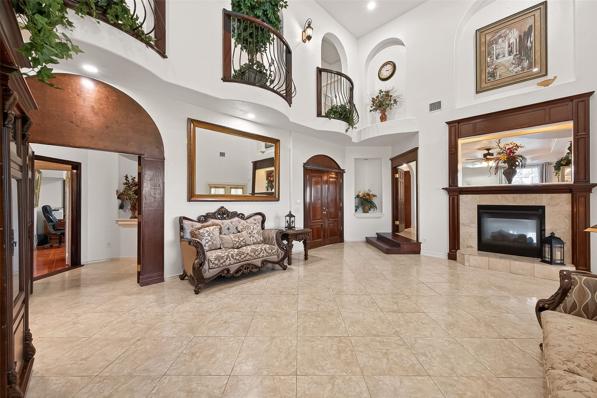 21832 Rayford Road, Humble, TX 77338 Enlarged Area with High Ceilings