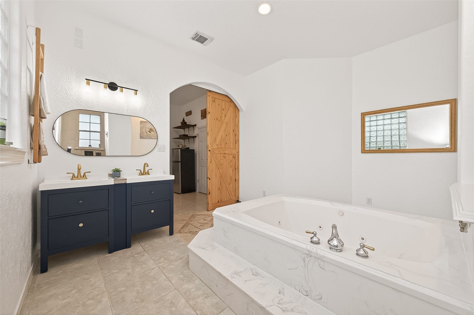 21832 Rayford Road, Humble, TX 77338 Full Bathroom with Jetted Tub