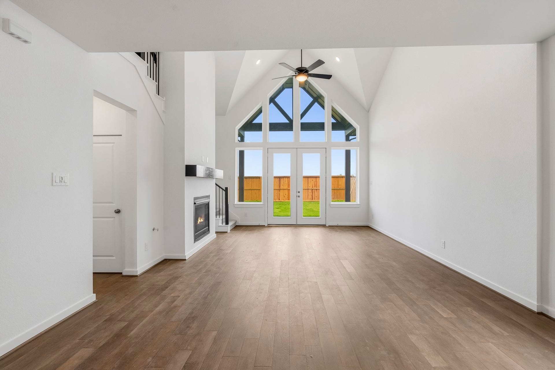7439 Fraser Peak Drive, Katy, TX 77493 Tall vaulted ceilings and space for a dining table.