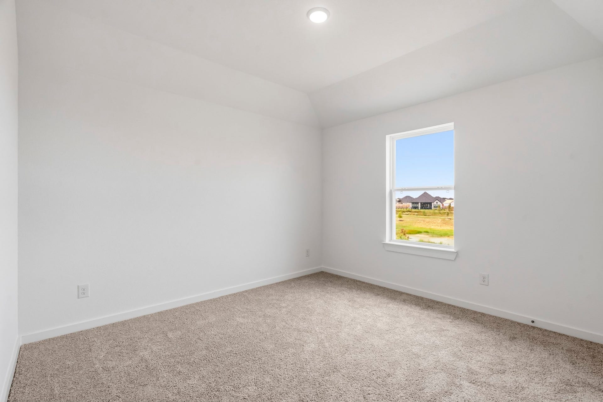 7439 Fraser Peak Drive, Katy, TX 77493 Second floor bedroom.