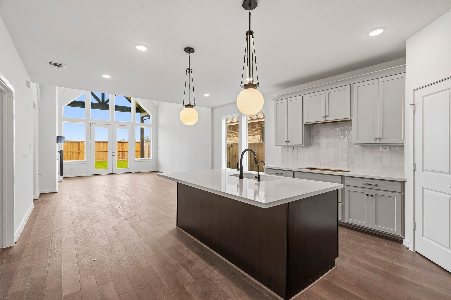 7439 Fraser Peak Drive, Katy, TX 77493 Plenty of light and counter space in the kitchen.
