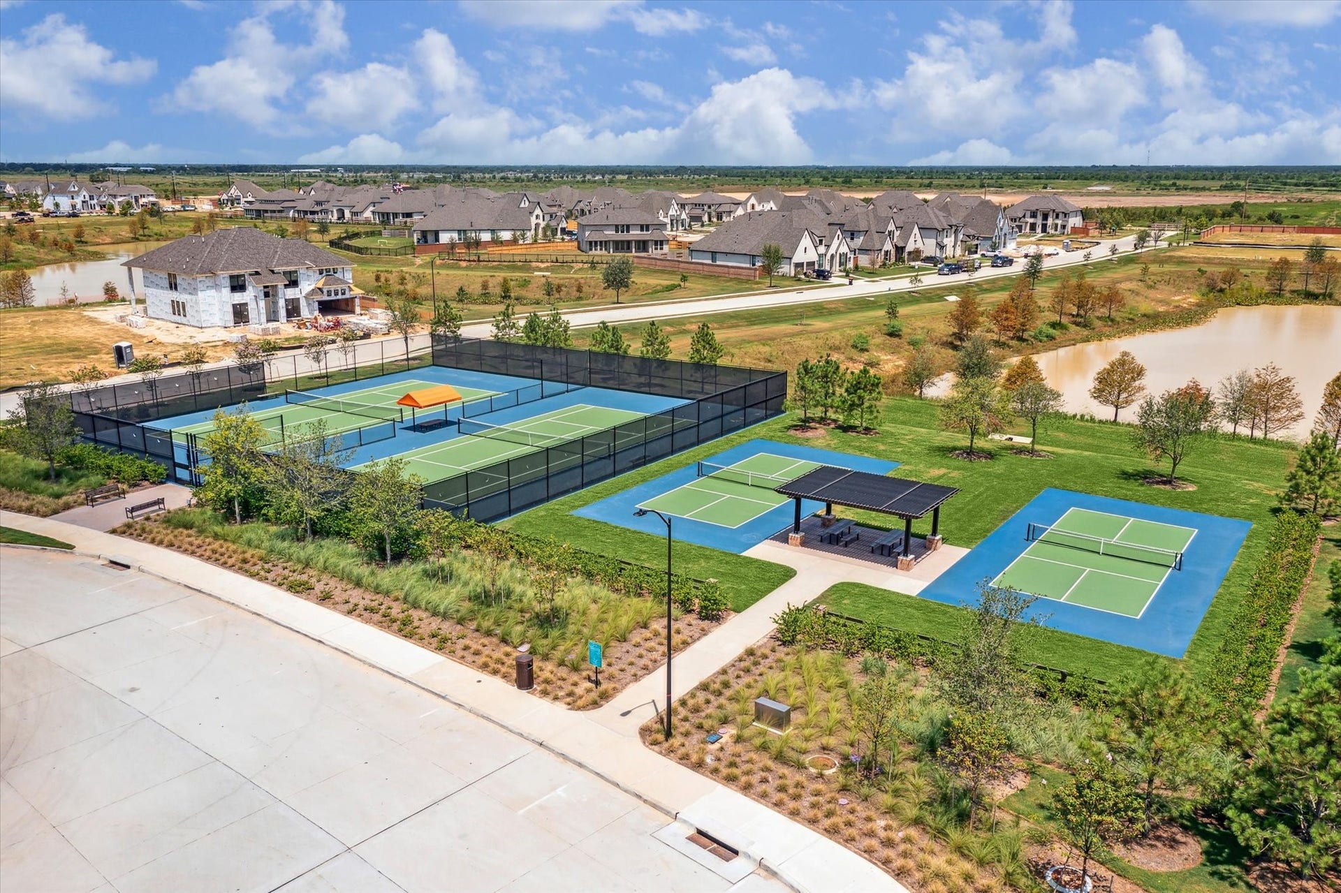 7439 Fraser Peak Drive, Katy, TX 77493 Tennis and Pickleball Courts