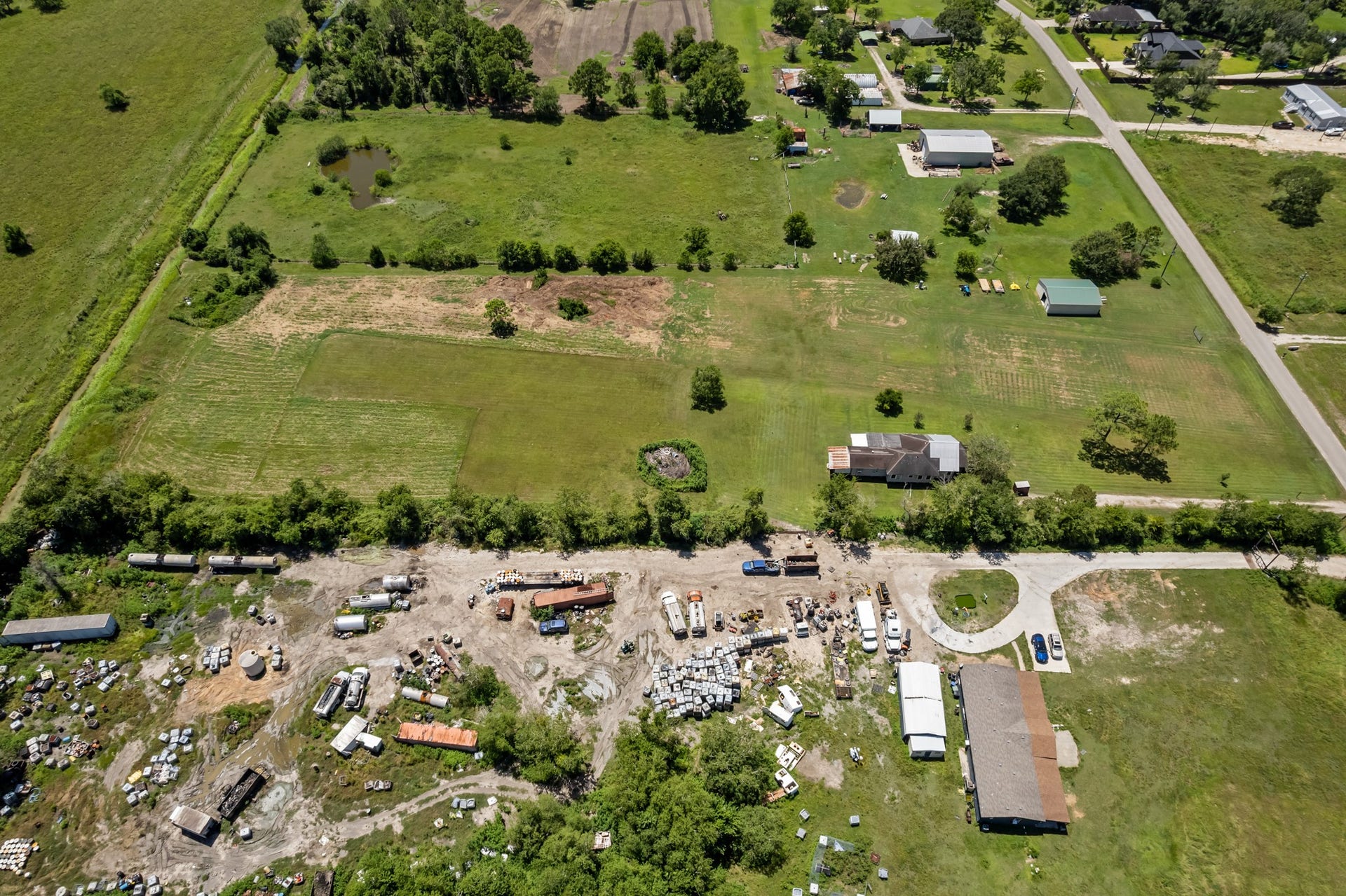 5531 County Road 435, Alvin, TX 77511 Left view of property