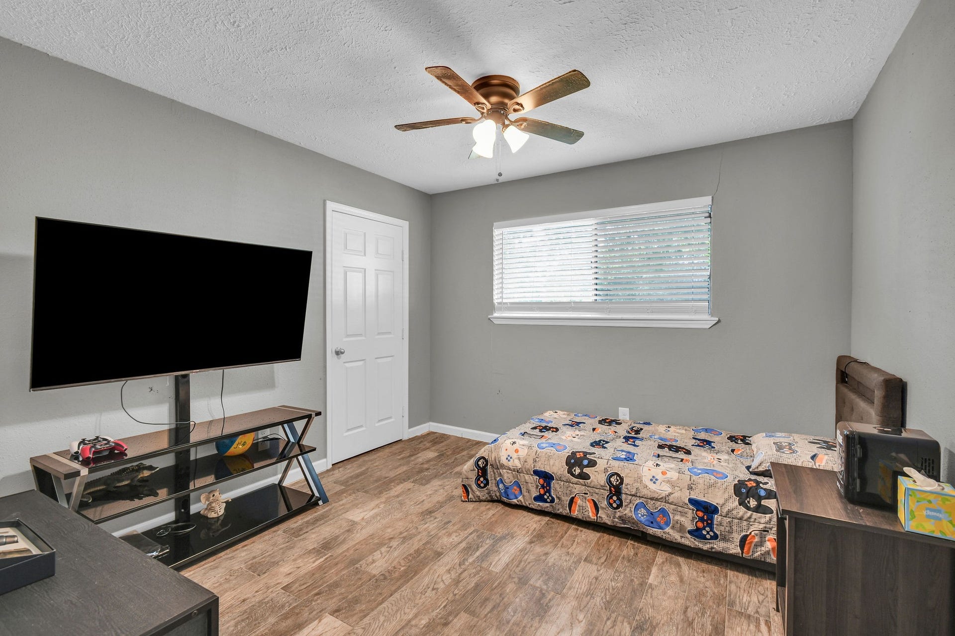 16103 Tibet Road, Friendswood, TX 77546 16103 Tibet Road, Friendswood, TX 77546