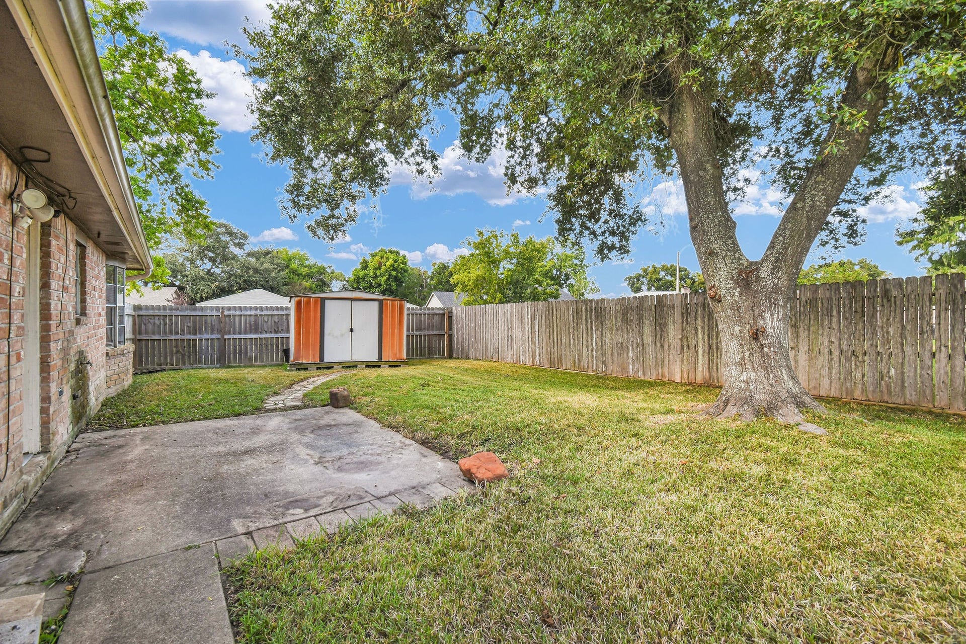 16103 Tibet Road, Friendswood, TX 77546 16103 Tibet Road, Friendswood, TX 77546