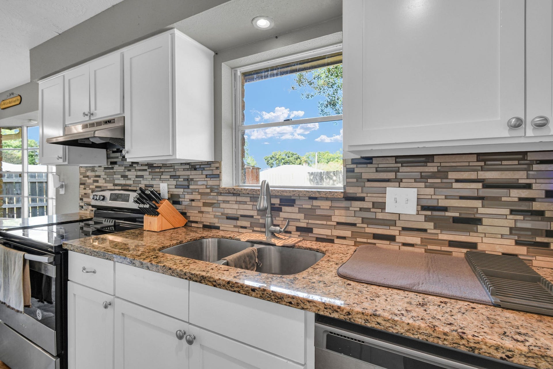 16103 Tibet Road, Friendswood, TX 77546 16103 Tibet Road, Friendswood, TX 77546