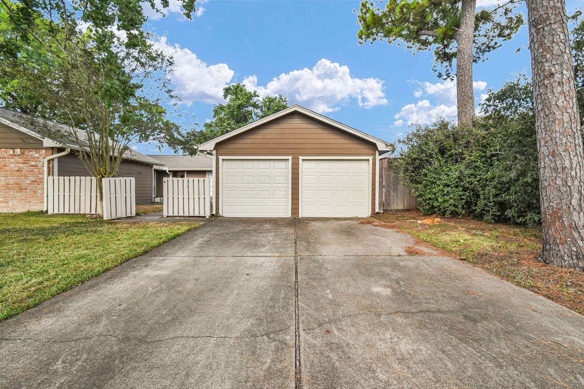 16103 Tibet Road, Friendswood, TX 77546 16103 Tibet Road, Friendswood, TX 77546