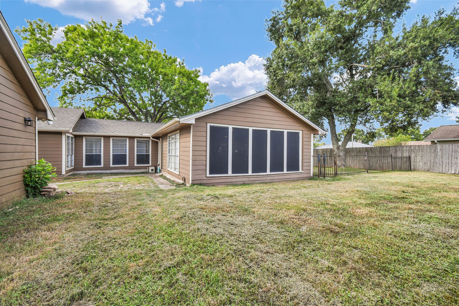 16103 Tibet Road, Friendswood, TX 77546 16103 Tibet Road, Friendswood, TX 77546