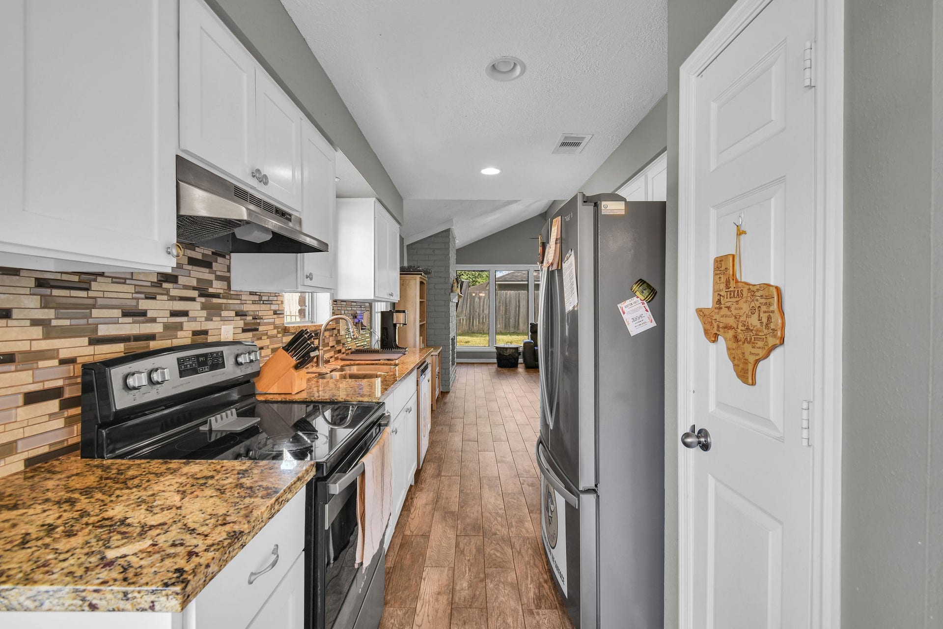 16103 Tibet Road, Friendswood, TX 77546 16103 Tibet Road, Friendswood, TX 77546