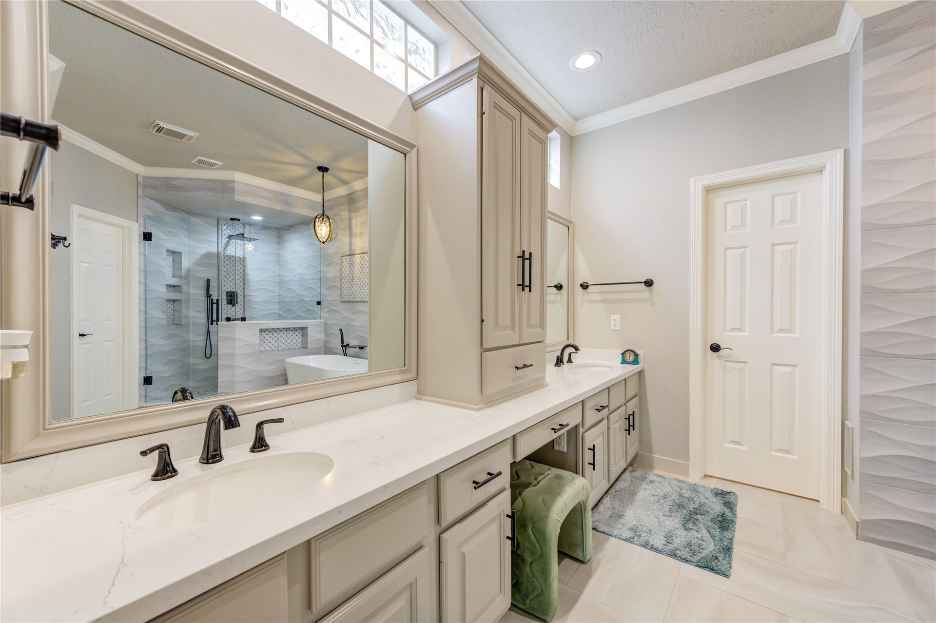 2015 Inscho Lane, Katy, TX 77450 Lots of storage