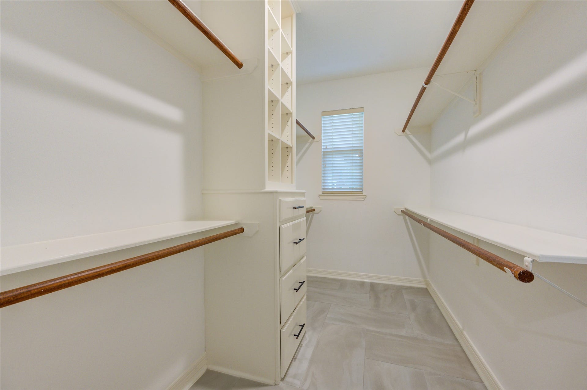2015 Inscho Lane, Katy, TX 77450 Large primary closet